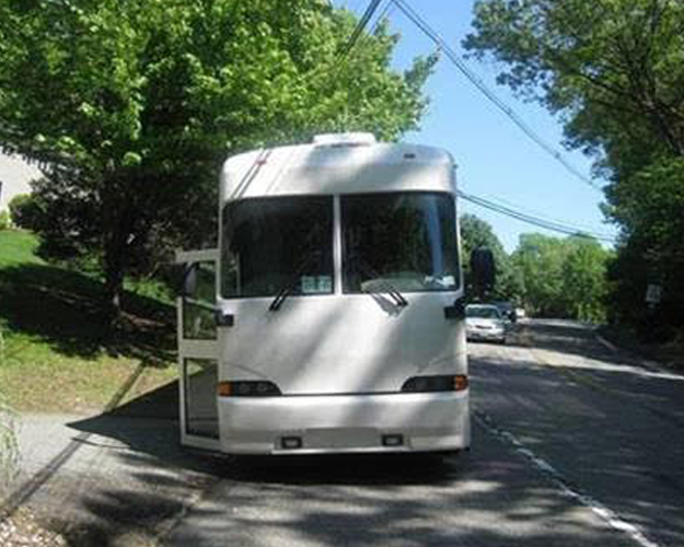 PRTYBUSWHITE