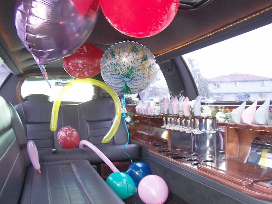 InsideTownCarBaloons