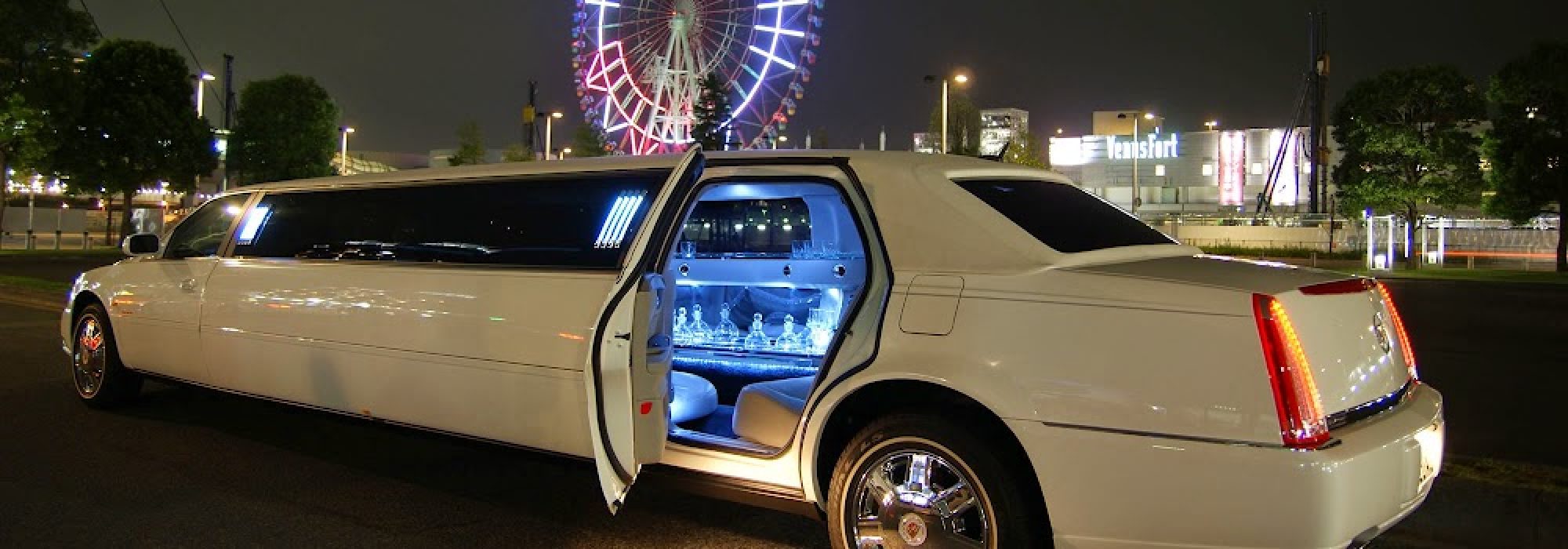 LIMO-Chrysler300-Stretch-10-passenger-inside-Ave-Chauffeured
